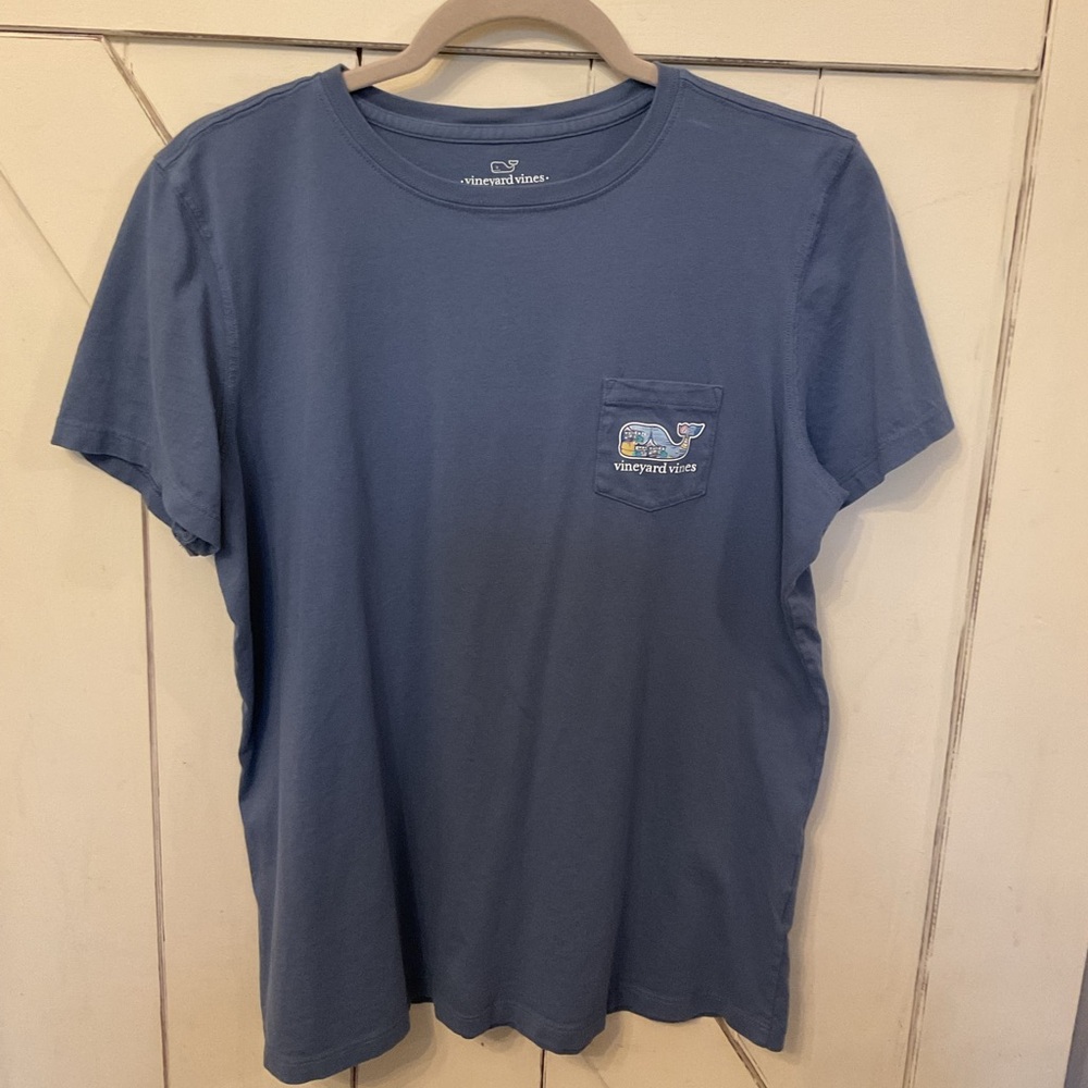 Women’s Vineyard Vines T shirt